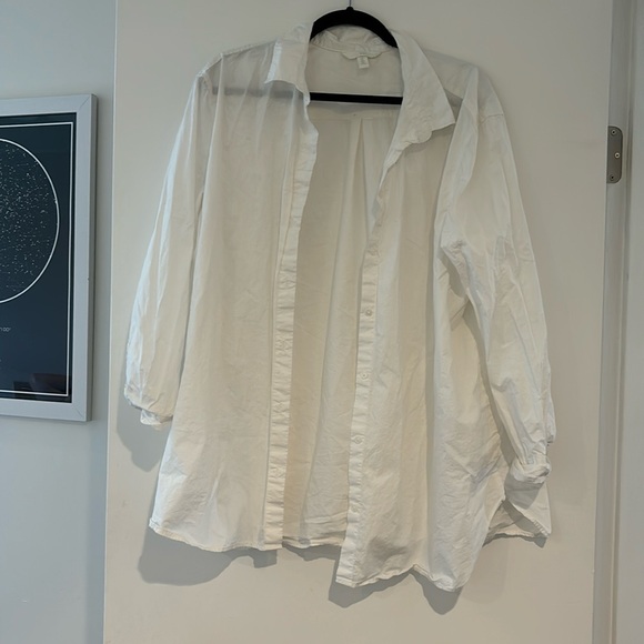 ❤️2 for $20❤️ White button up “men’s” shirt - Picture 1 of 2